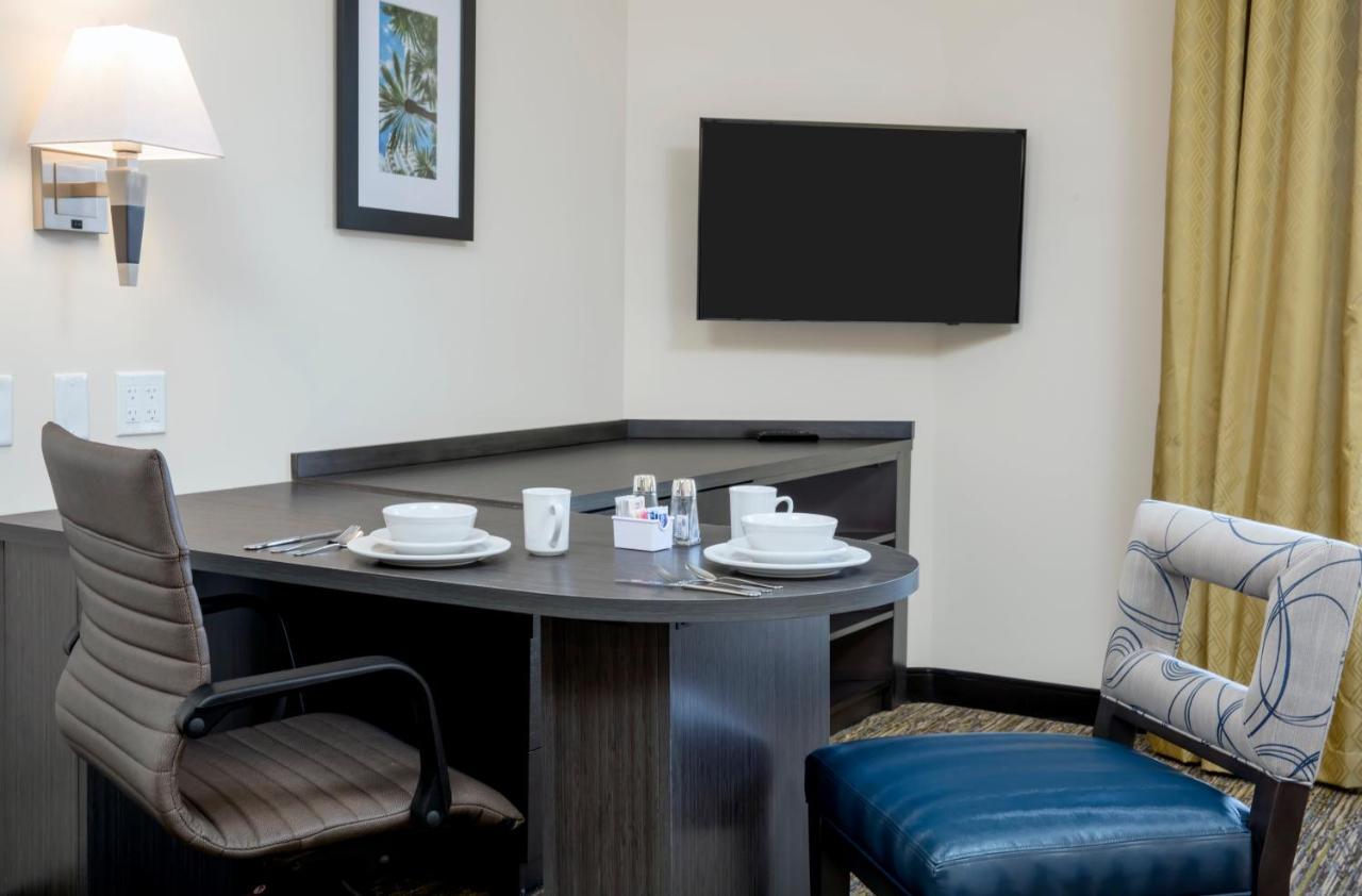 Candlewood Suites - Miami Exec Airport - Kendall By Ihg Country Walk Exterior photo
